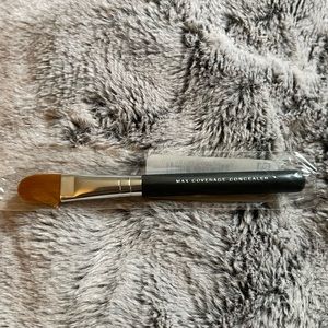 Bare Minerals max coverage concealer brush